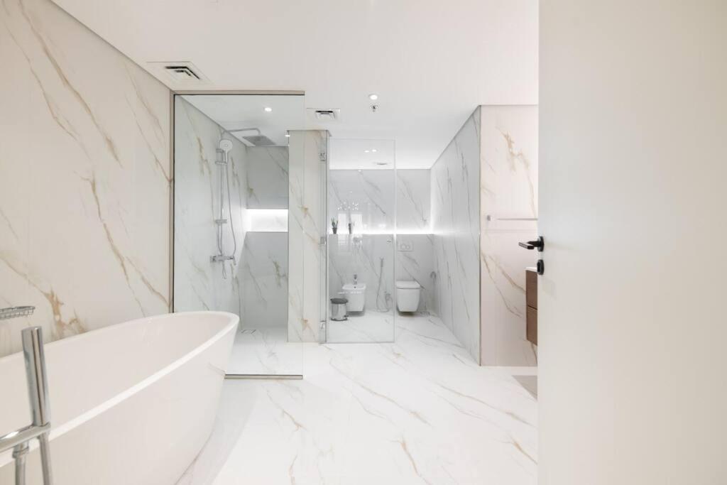Upgraded Gorgeous 1br At 5 Star شقة دبي