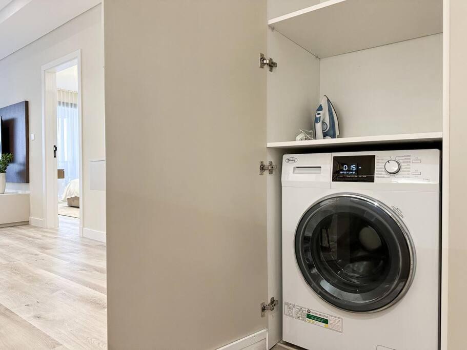 Upgraded Gorgeous 1br At 5 Star شقة *